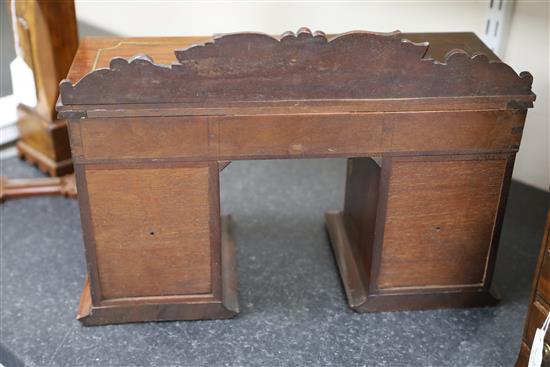 An early Victorian mahogany novelty tea caddy in the form of a twin pedestal sideboard, 15.75in. height 11in.